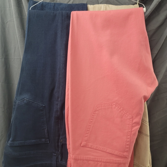 2 Pairs Brand Name Mens jeans - Picture 3 of 3